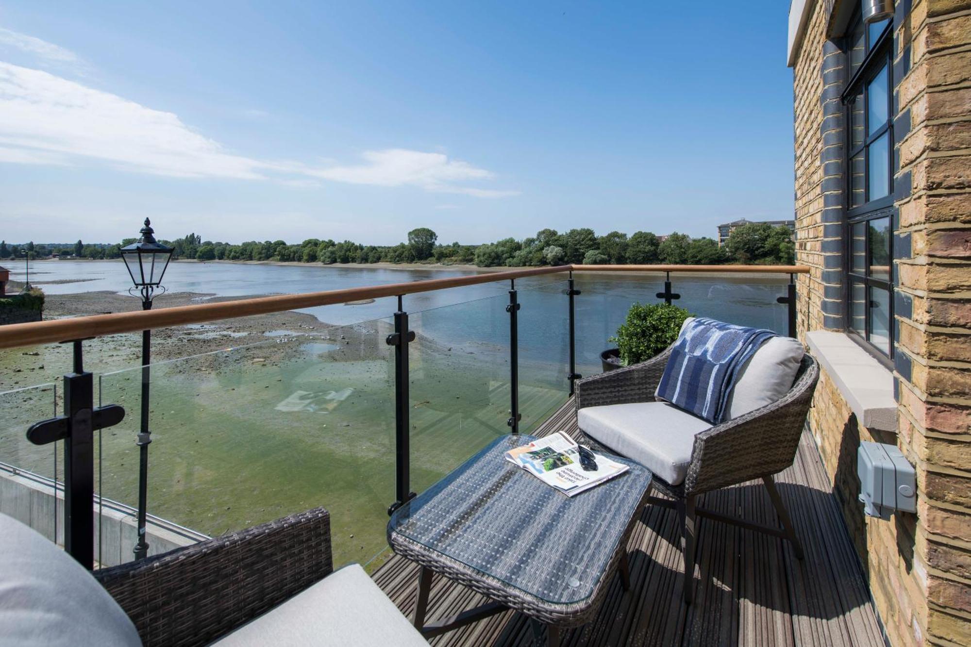 Palace Wharf Apartments Лондон Екстериор снимка