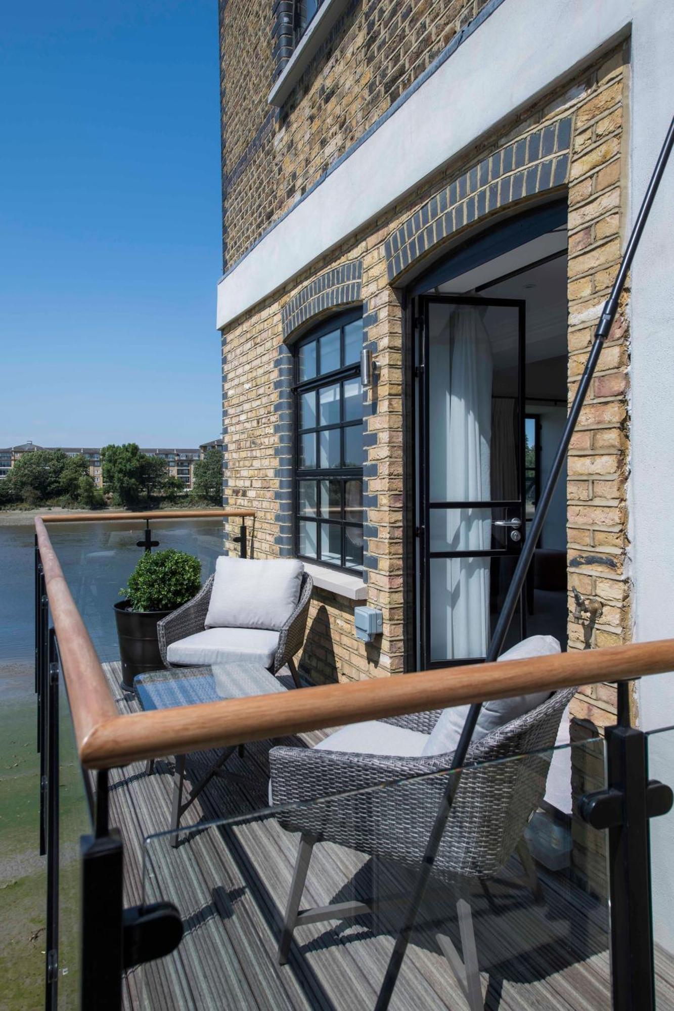 Palace Wharf Apartments Лондон Екстериор снимка