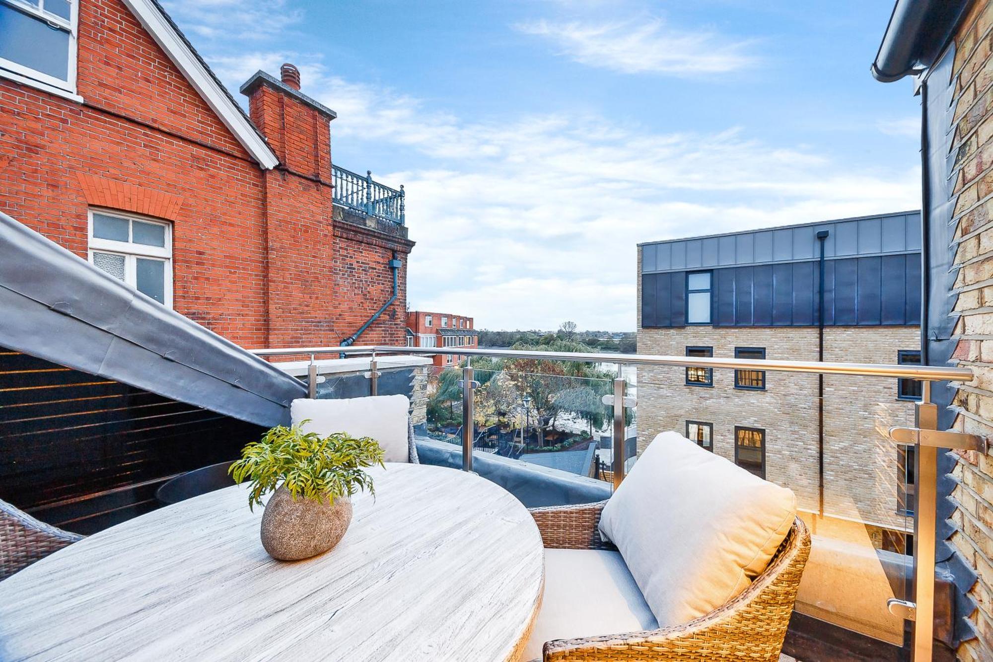 Palace Wharf Apartments Лондон Екстериор снимка