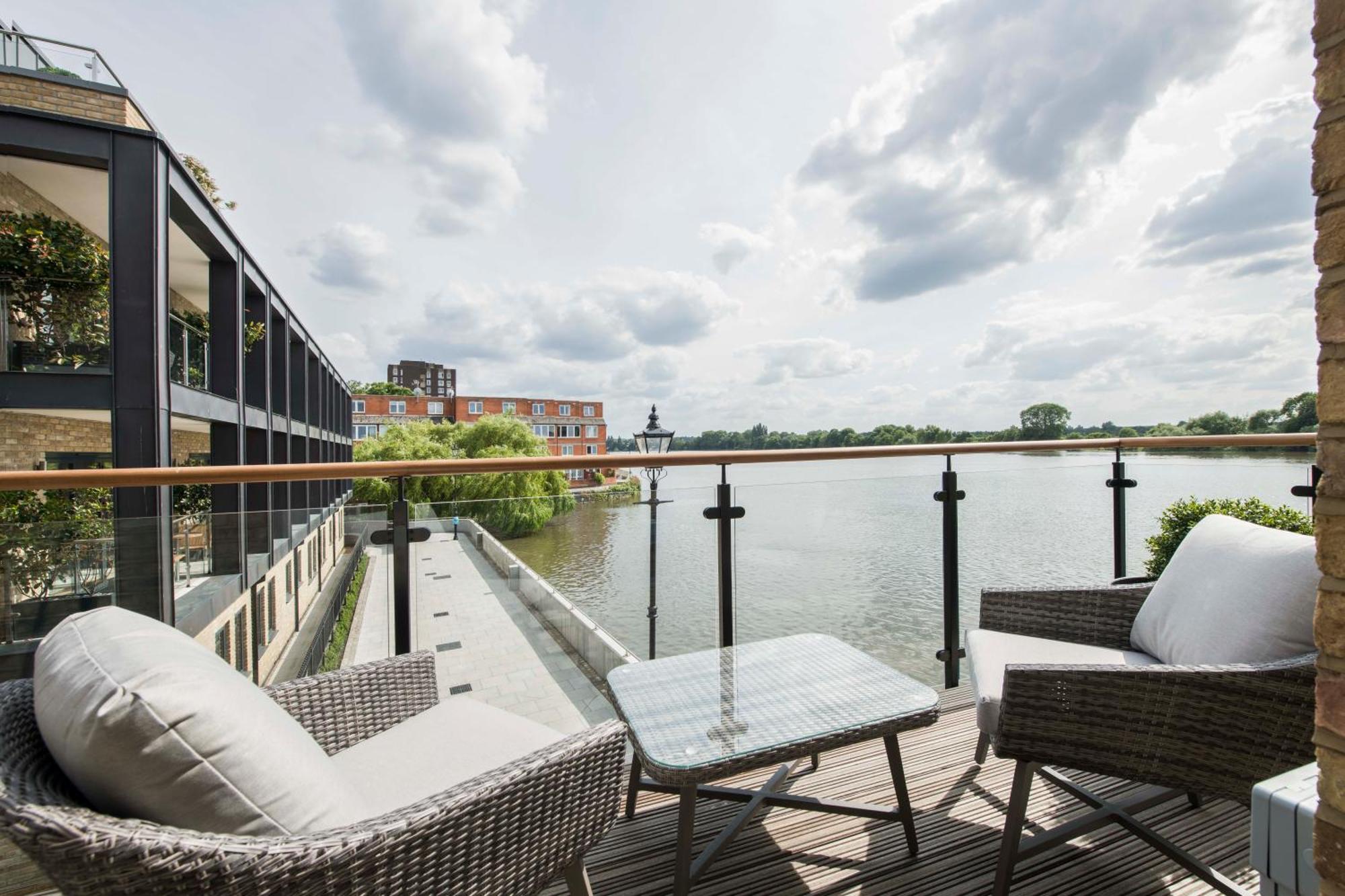 Palace Wharf Apartments Лондон Екстериор снимка