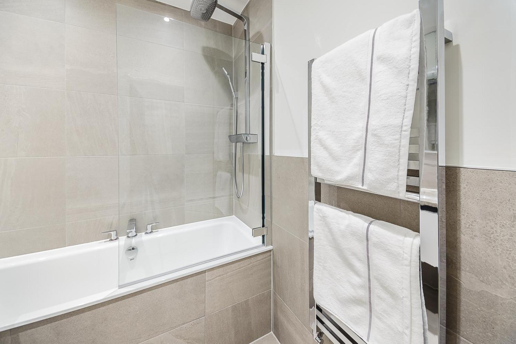 Palace Wharf Apartments Лондон Екстериор снимка